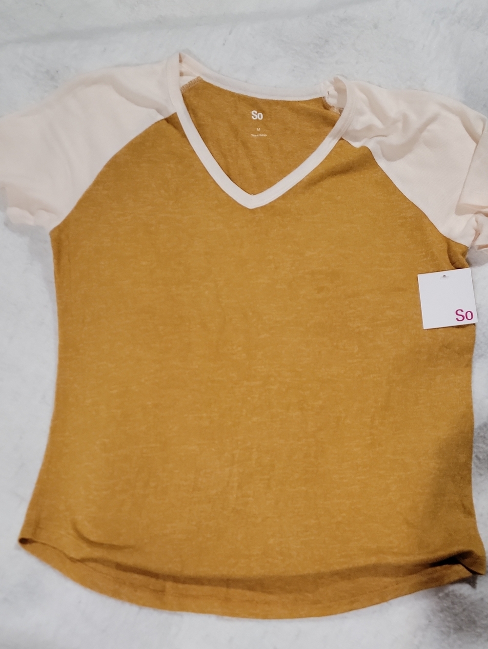 SO Two-Tone V-Neck Raglan Tee in Mustard and Cream